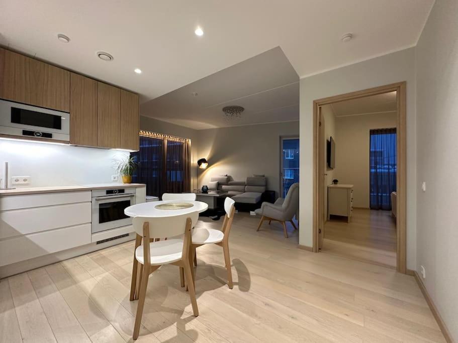 Leilighet Cozy App - 400m From Historic Old Town Centre